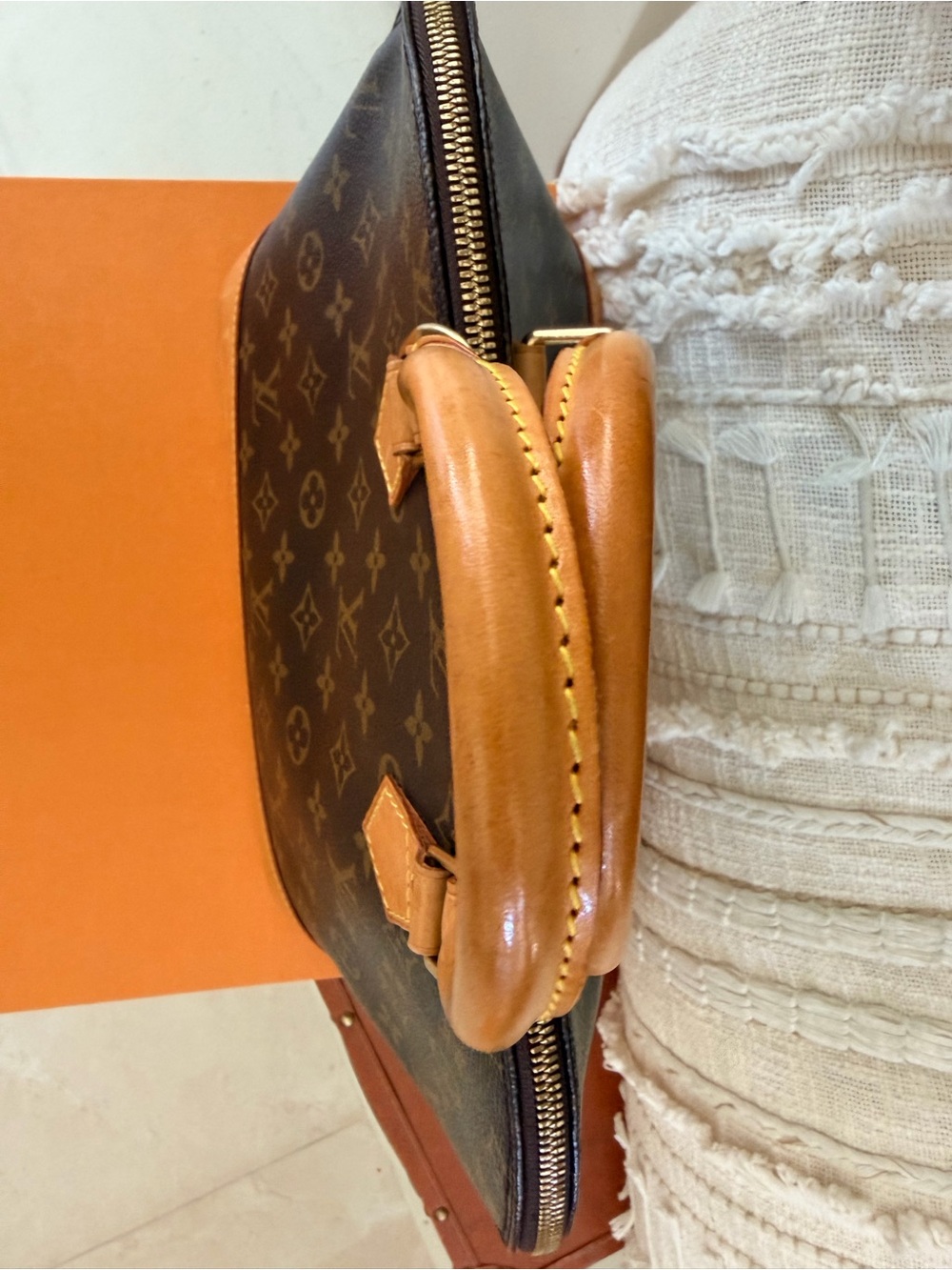 Louis Vuitton Monogram Alma - Picture 4 of 8